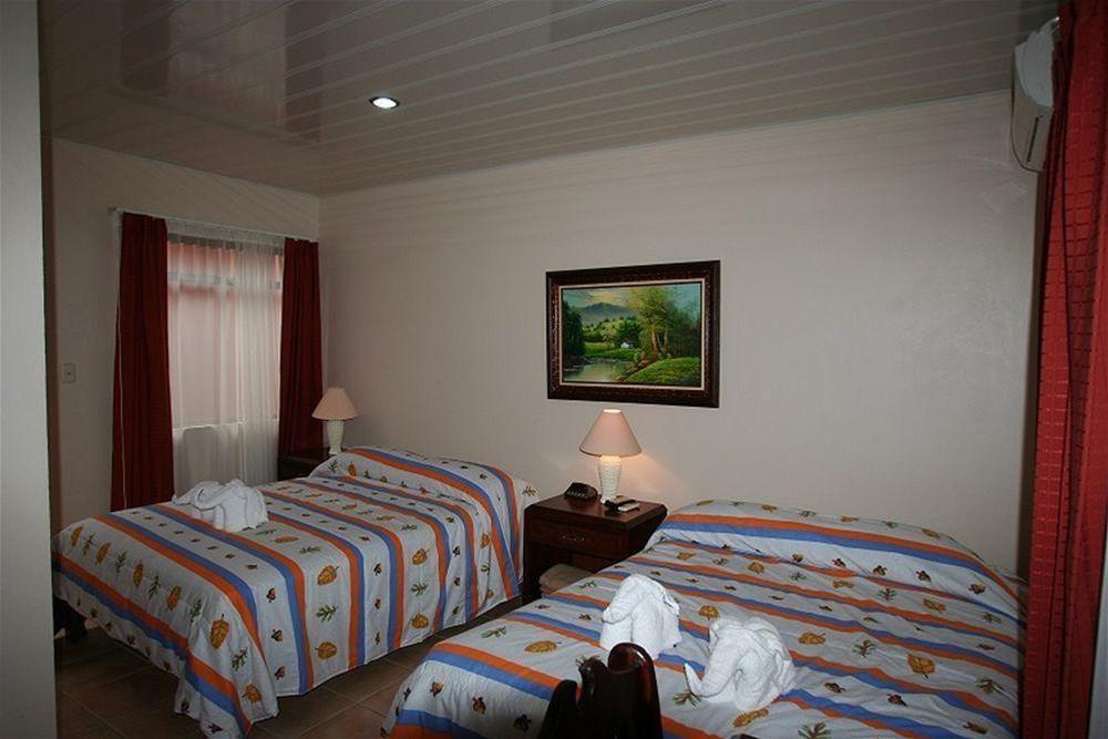 Hotel La Choza Inn La Fortuna Exteriör bild